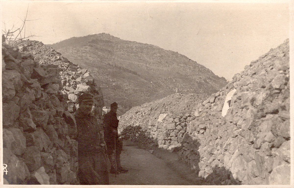 Pogled na Sveto Goro iz svetega Gabrijela (Škabrijela). Goriški muzej, inv. št. 30149.