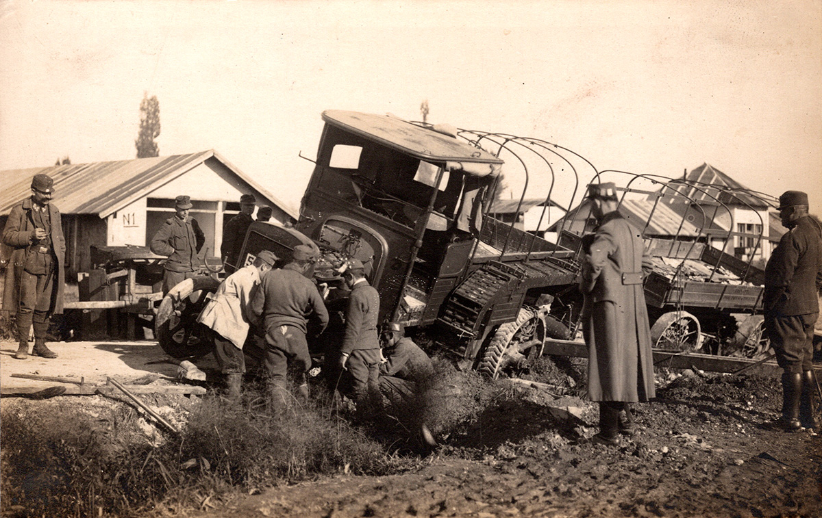 avstroogrski vojni plen po prodoru pri Kobaridu (l. 1917). Goriški muzej, inv. št. 30081