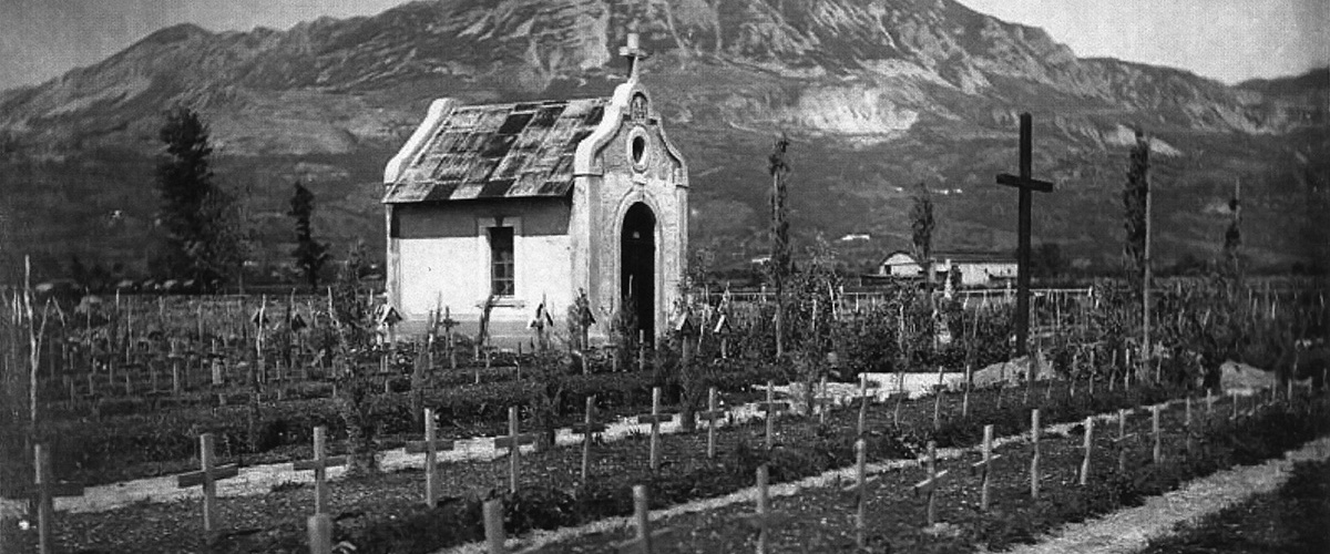 Ajdovscina kapelica%20na%20vojaskem%20pokopaliscu%28mitja mocnik%29